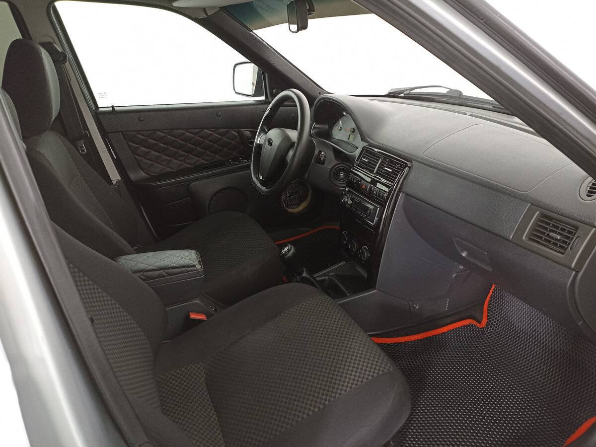 Lada (ВАЗ) Priora с пробегом — 2011 год. Фото: #10