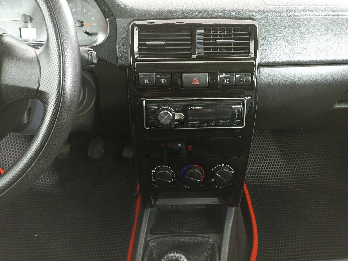 Lada (ВАЗ) Priora с пробегом — 2011 год. Фото: #14