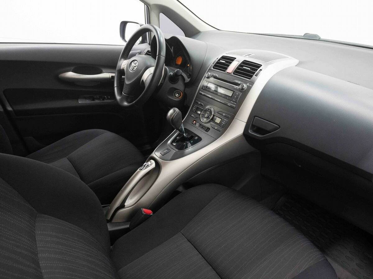 Toyota Auris с пробегом — 2008 год. Фото: #11