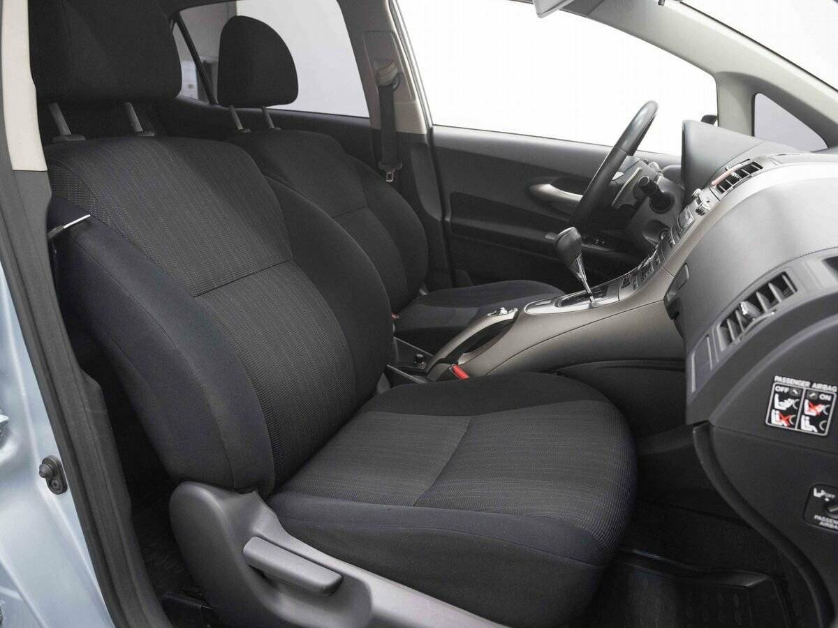 Toyota Auris с пробегом — 2008 год. Фото: #12