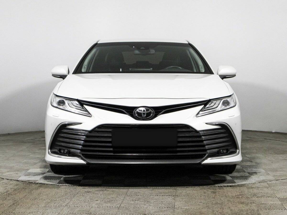 Toyota Camry с пробегом — 2022 год. Фото: #1
