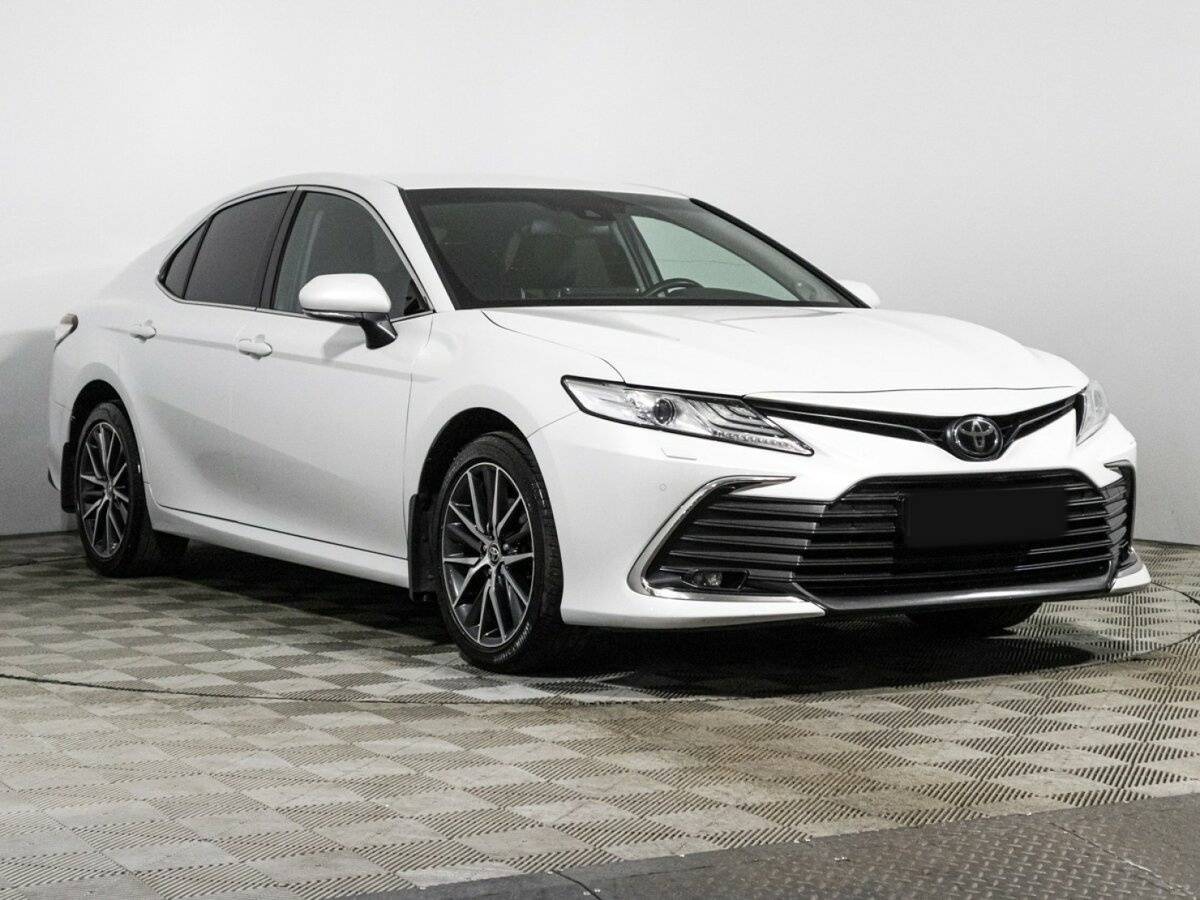 Toyota Camry с пробегом — 2022 год. Фото: #2