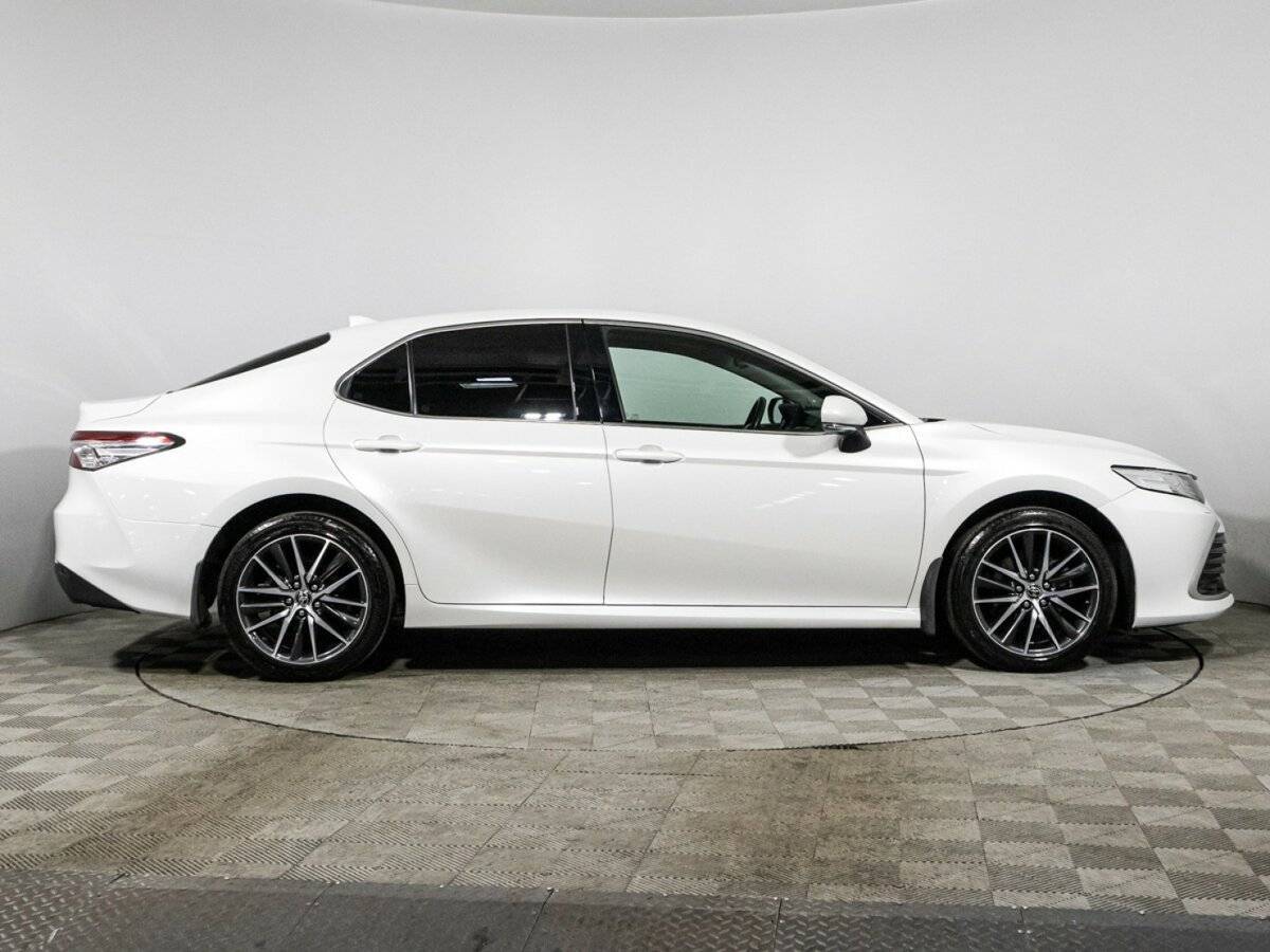 Toyota Camry с пробегом — 2022 год. Фото: #3