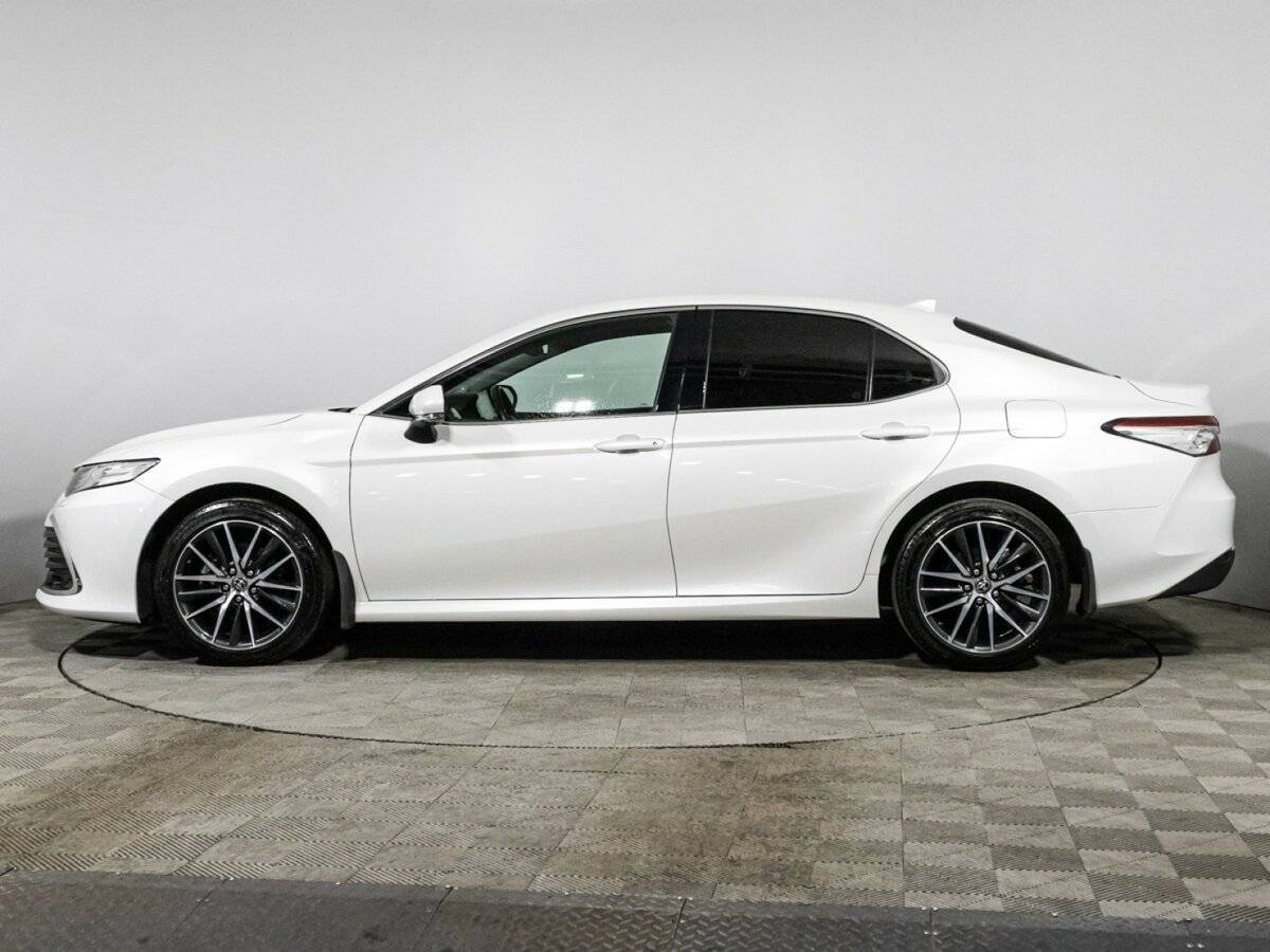 Toyota Camry с пробегом — 2022 год. Фото: #7
