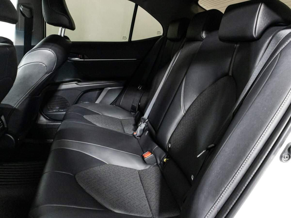 Toyota Camry с пробегом — 2022 год. Фото: #9