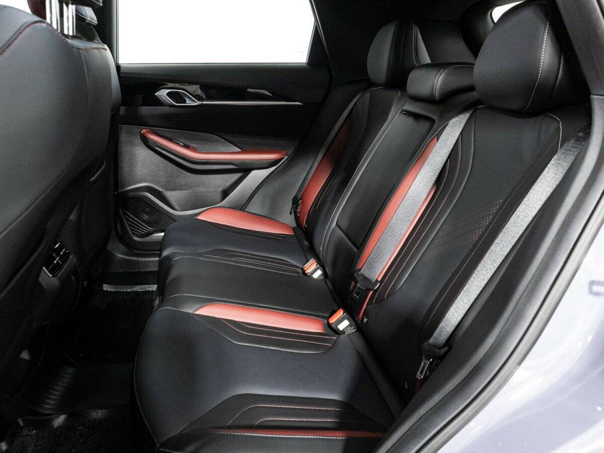 Geely Coolray с пробегом — 2023 год. Фото: #9