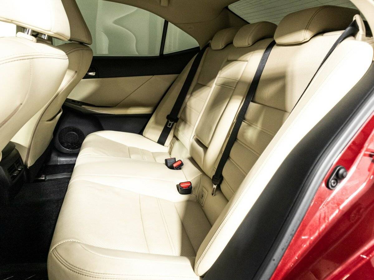 Lexus IS с пробегом — 2014 год. Фото: #9