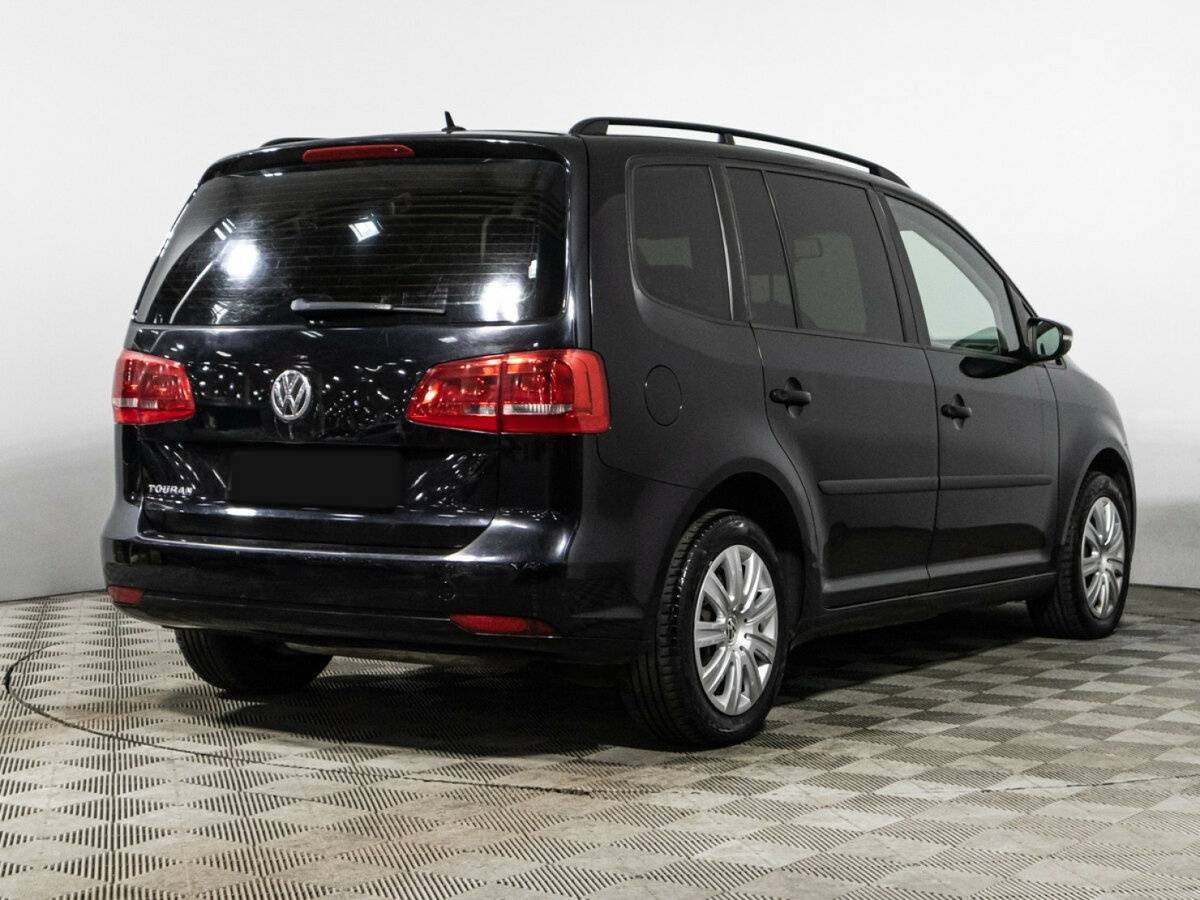 Volkswagen Touran с пробегом — 2012 год. Фото: #4