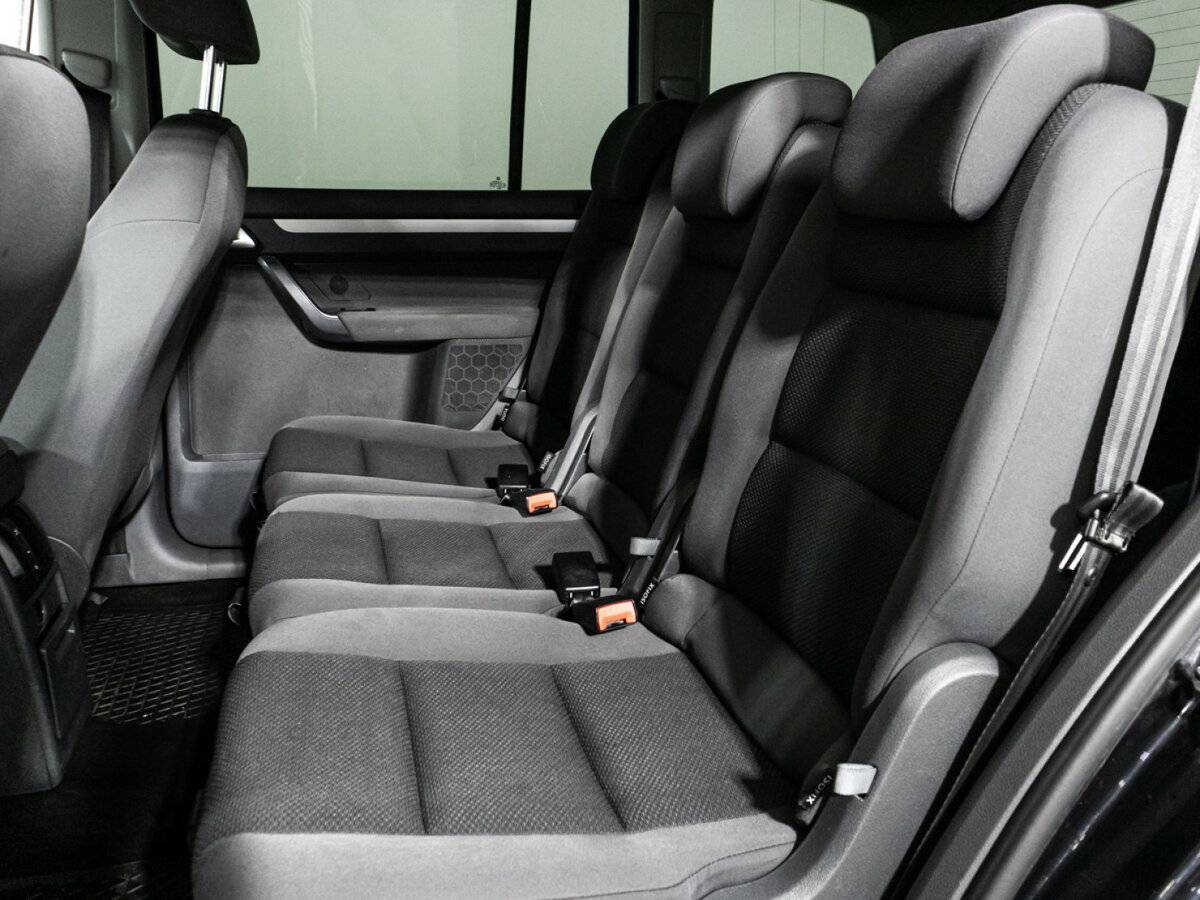 Volkswagen Touran с пробегом — 2012 год. Фото: #9