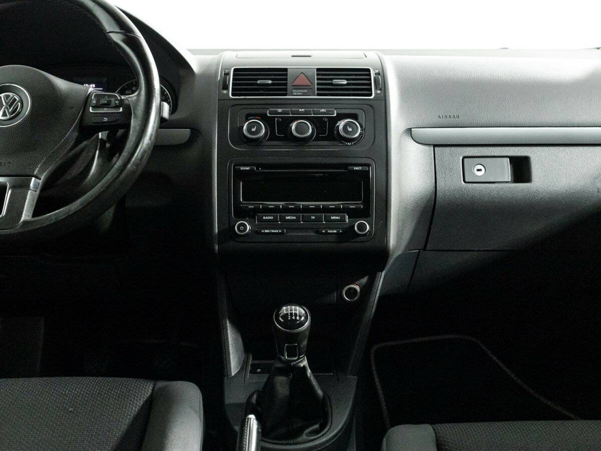 Volkswagen Touran с пробегом — 2012 год. Фото: #13