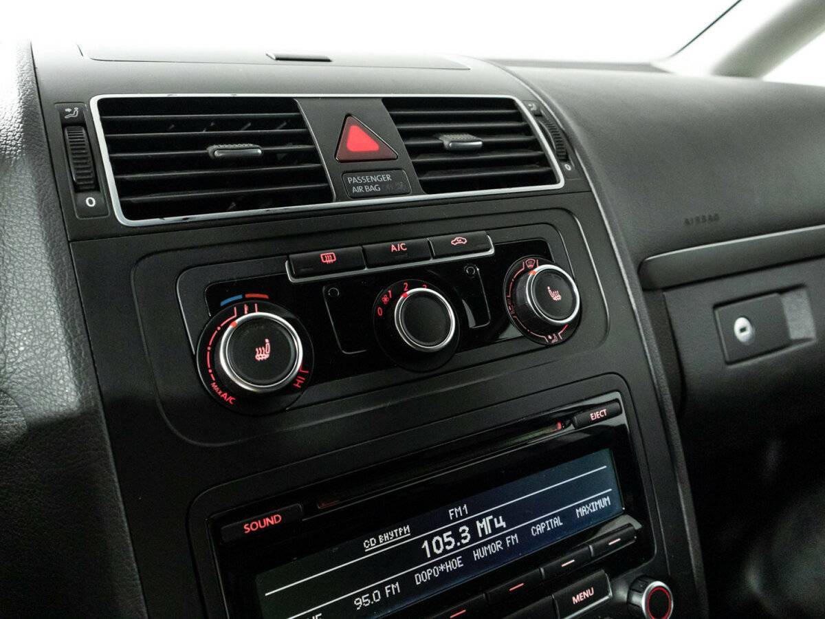 Volkswagen Touran с пробегом — 2012 год. Фото: #15