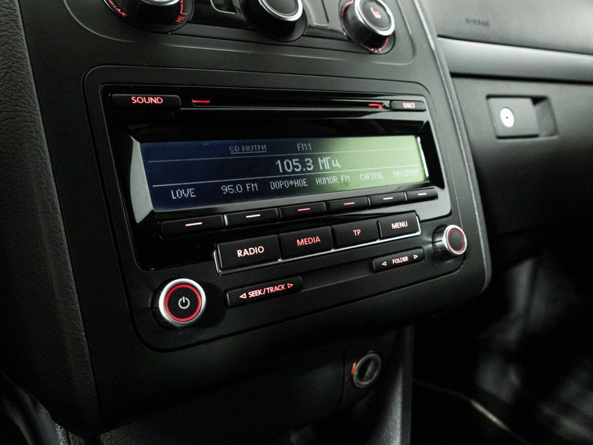 Volkswagen Touran с пробегом — 2012 год. Фото: #16