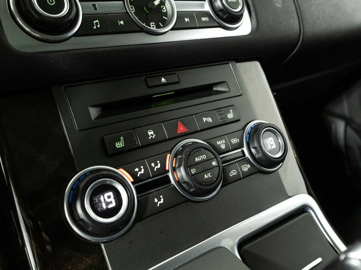 Land Rover Range Rover Sport с пробегом — 2010 год. Фото: #19