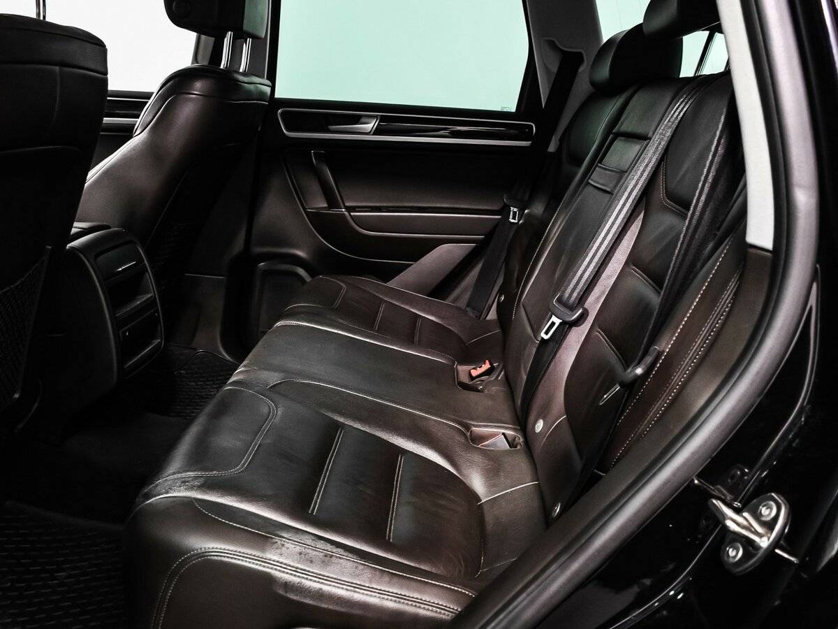 Volkswagen Touareg с пробегом — 2015 год. Фото: #12