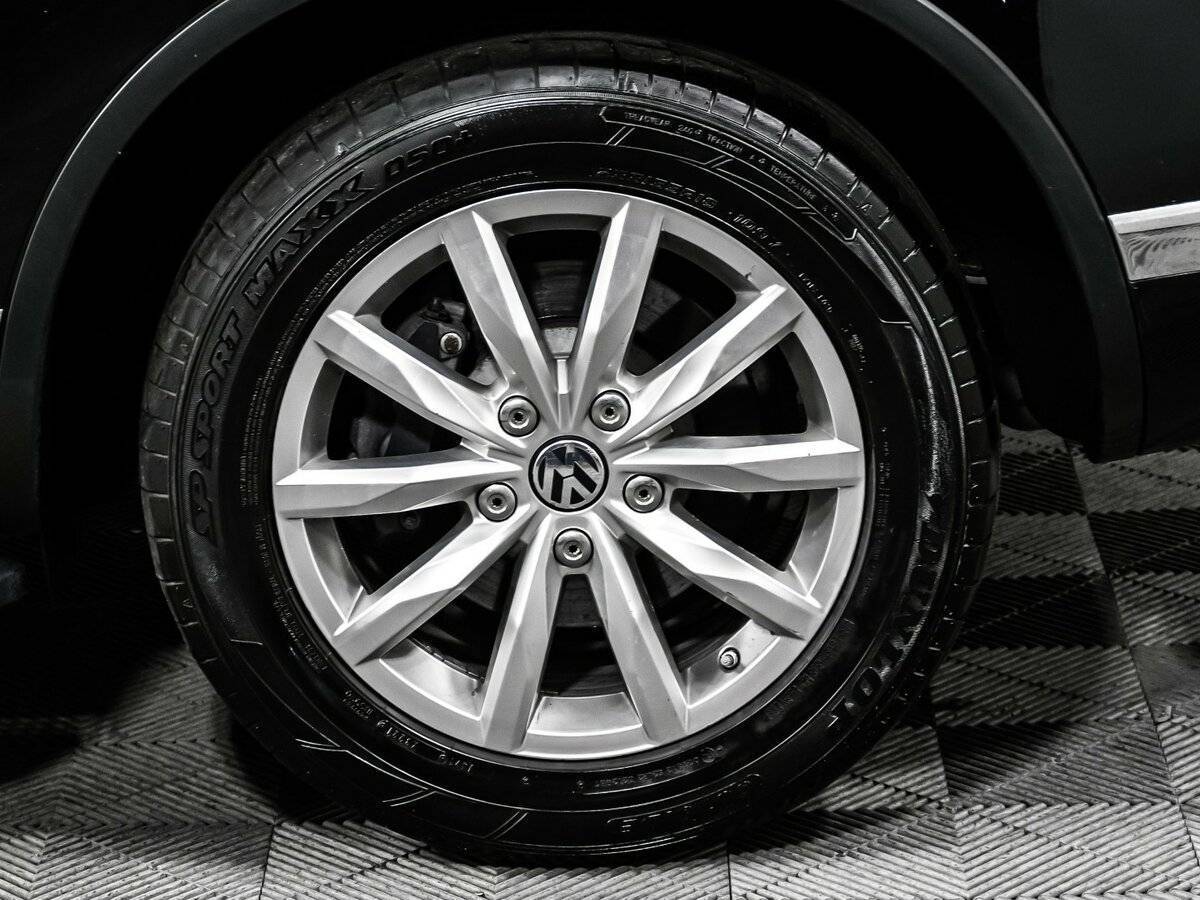 Volkswagen Touareg с пробегом — 2015 год. Фото: #13