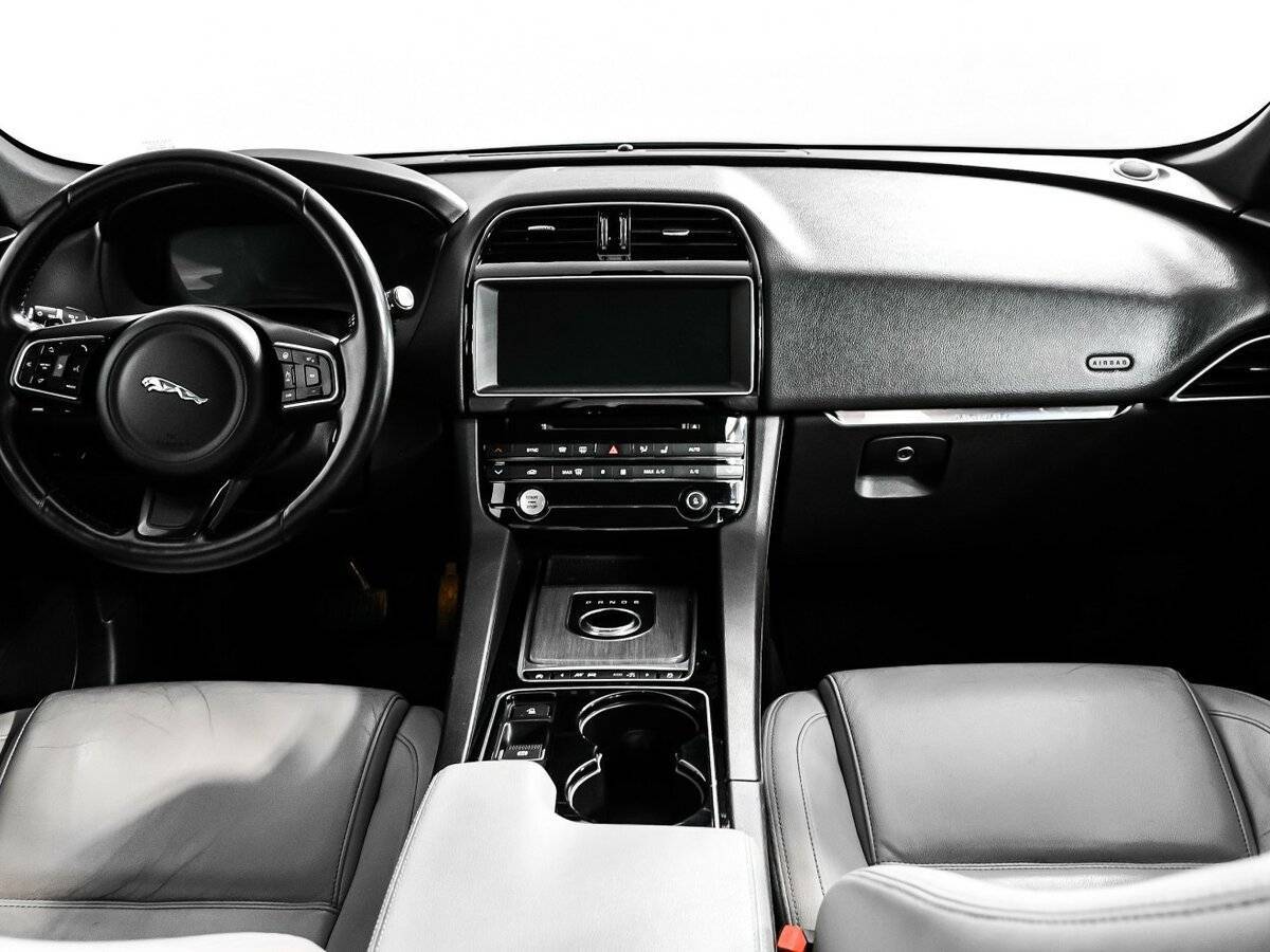 Jaguar F-Pace с пробегом — 2016 год. Фото: #10