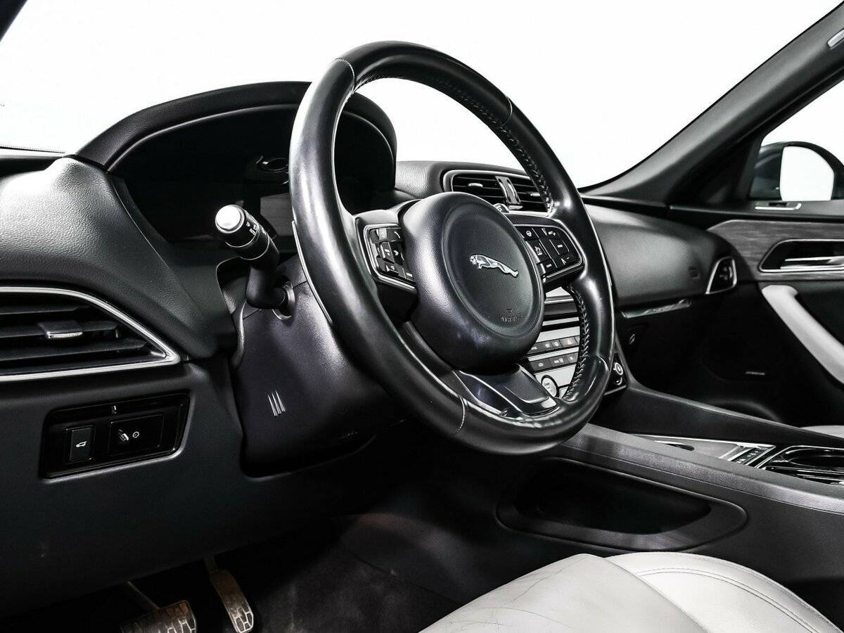 Jaguar F-Pace с пробегом — 2016 год. Фото: #11