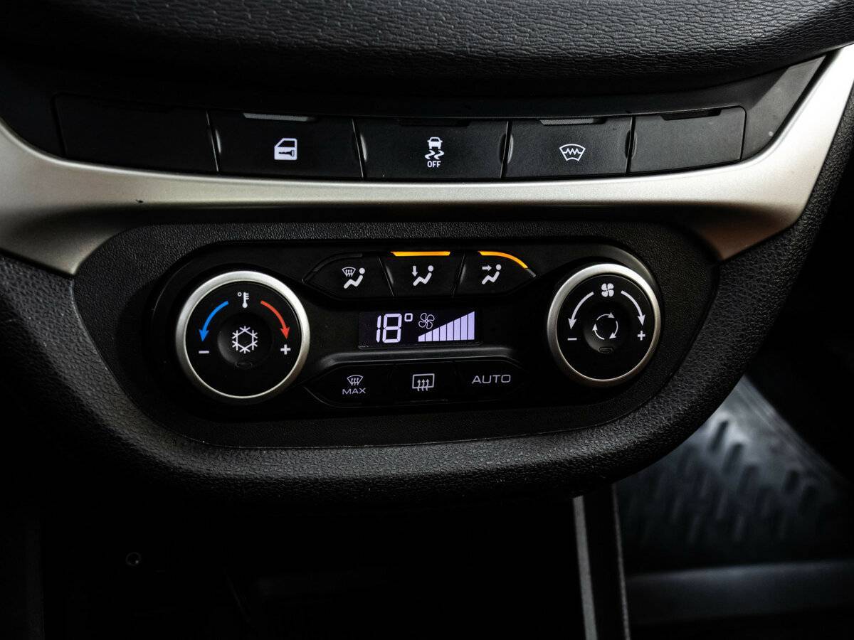 Lada (ВАЗ) Vesta с пробегом — 2018 год. Фото: #13