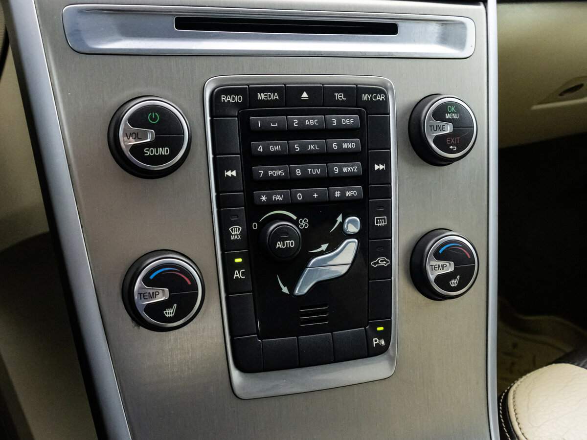 Volvo XC60 с пробегом — 2011 год. Фото: #11