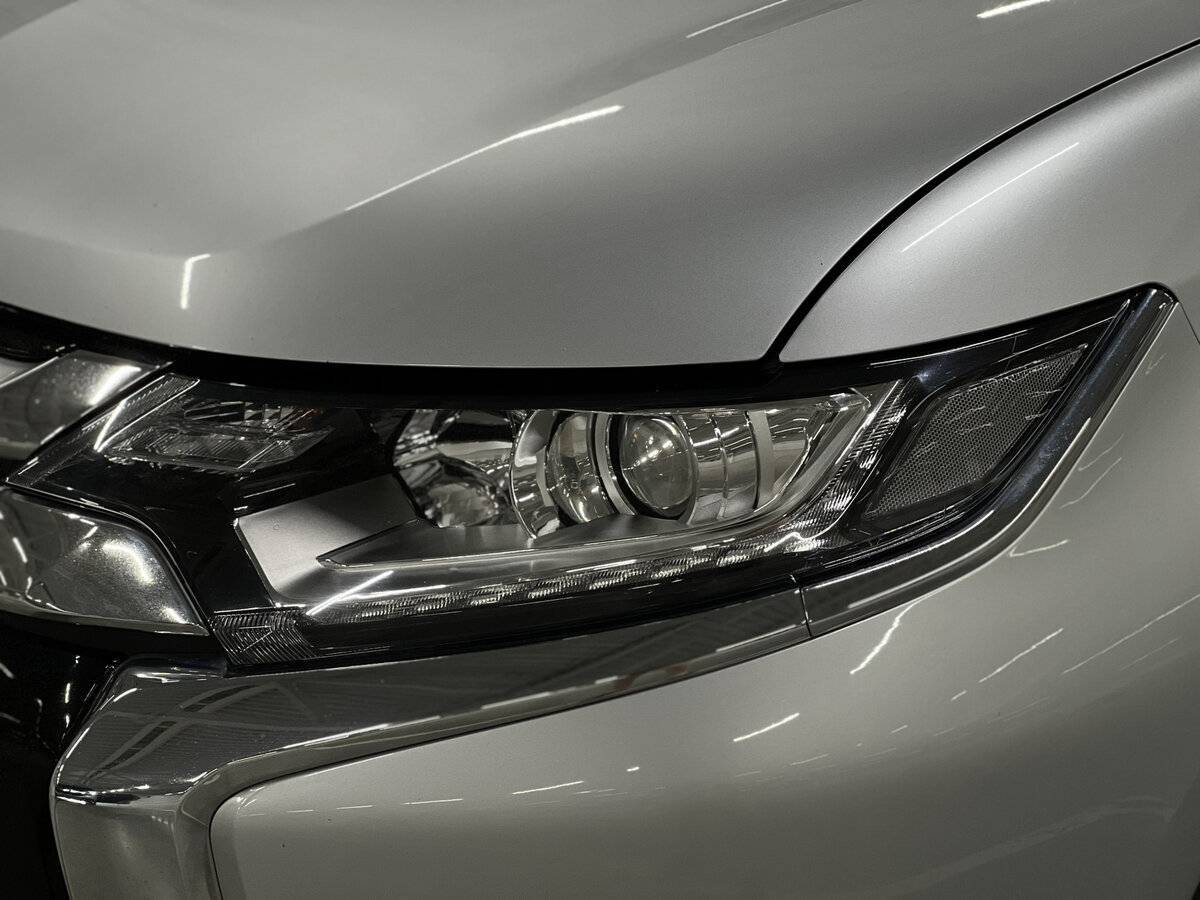 Mitsubishi Outlander с пробегом — 2017 год. Фото: #16