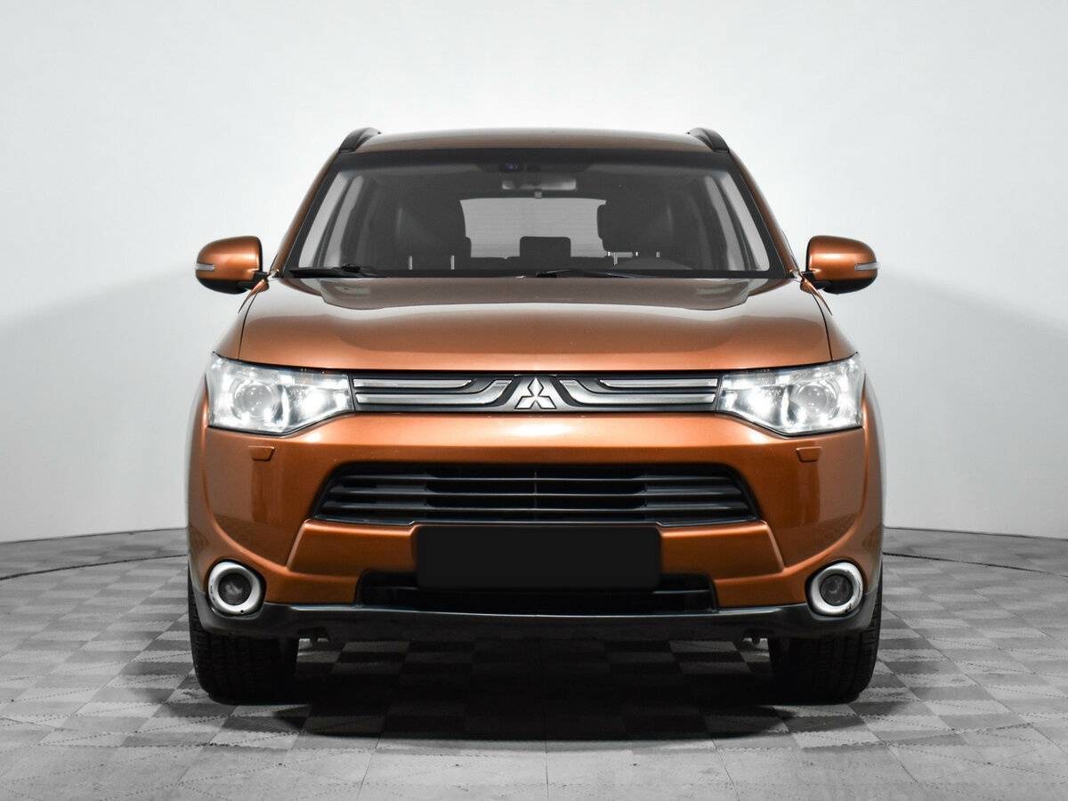 Mitsubishi Outlander с пробегом — 2012 год. Фото: #1