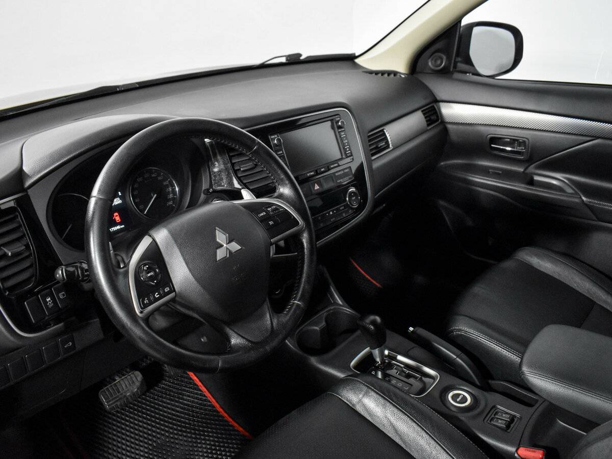 Mitsubishi Outlander с пробегом — 2012 год. Фото: #8