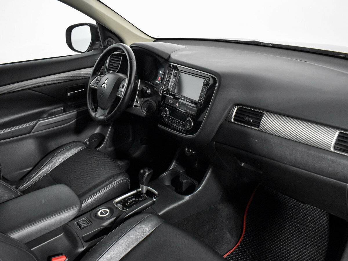 Mitsubishi Outlander с пробегом — 2012 год. Фото: #10