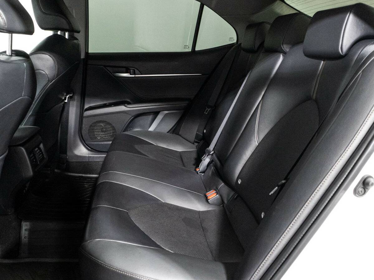 Toyota Camry с пробегом — 2020 год. Фото: #9