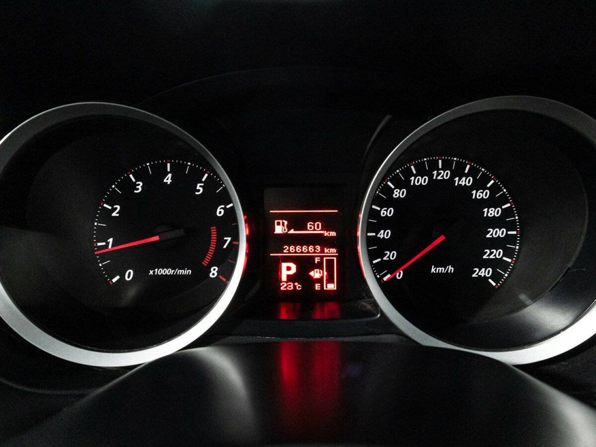 Mitsubishi Lancer с пробегом — 2010 год. Фото: #11