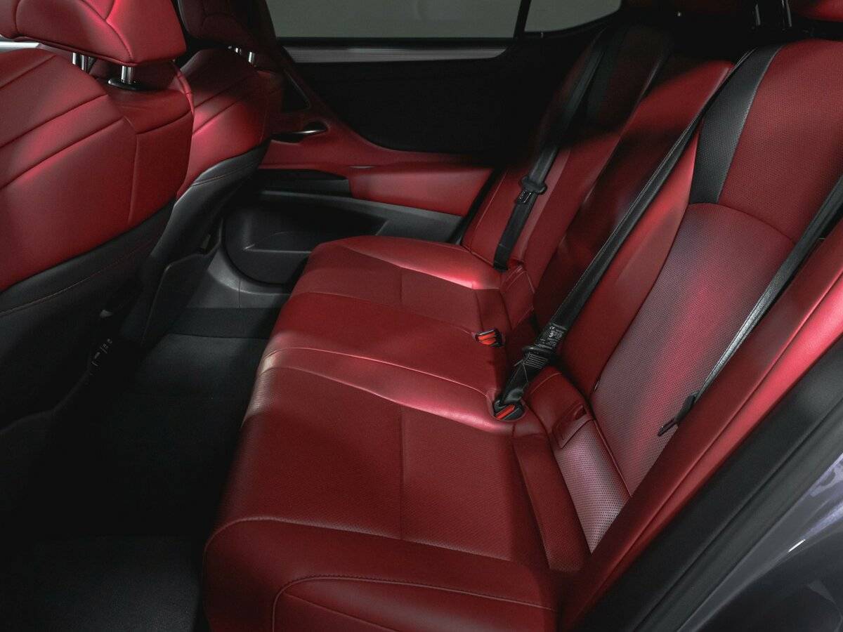 Lexus ES с пробегом — 2019 год. Фото: #6