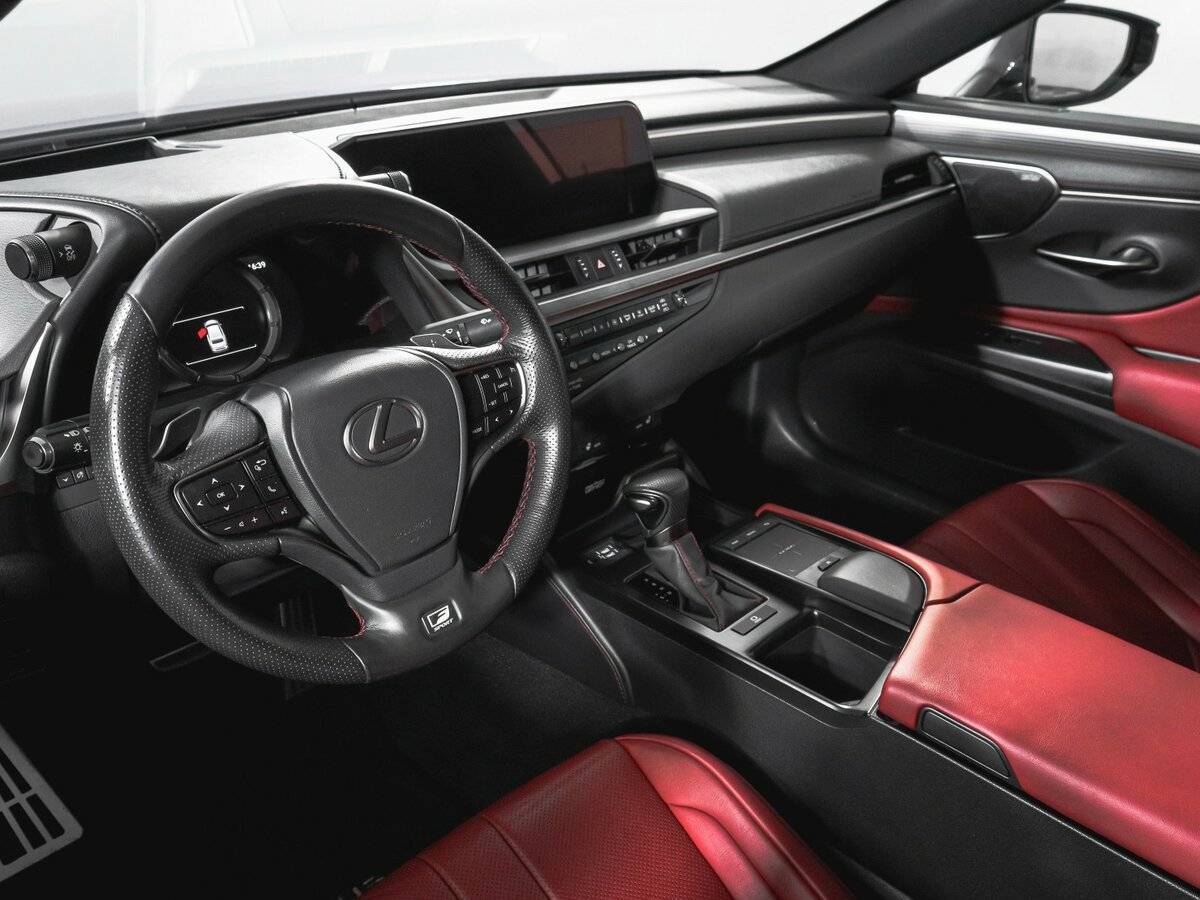 Lexus ES с пробегом — 2019 год. Фото: #10