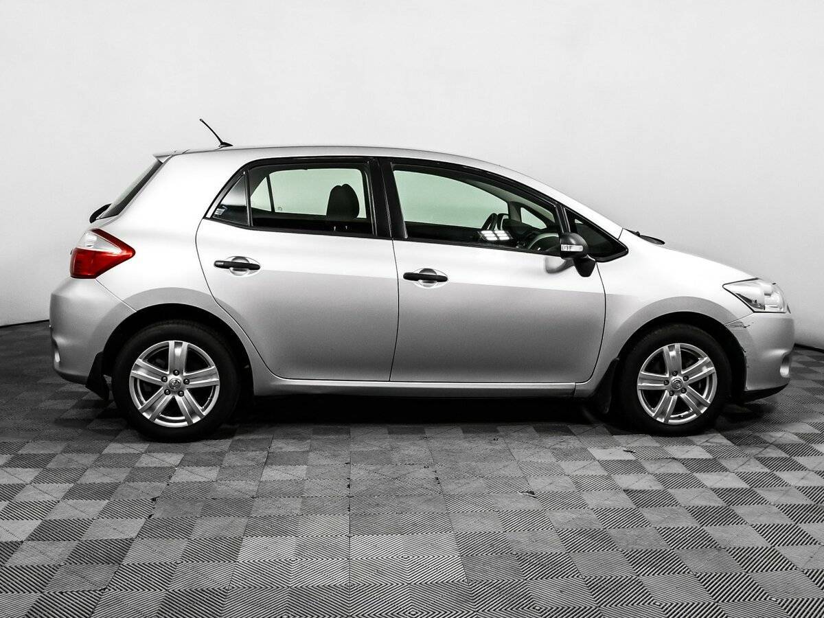 Toyota Auris с пробегом — 2011 год. Фото: #3