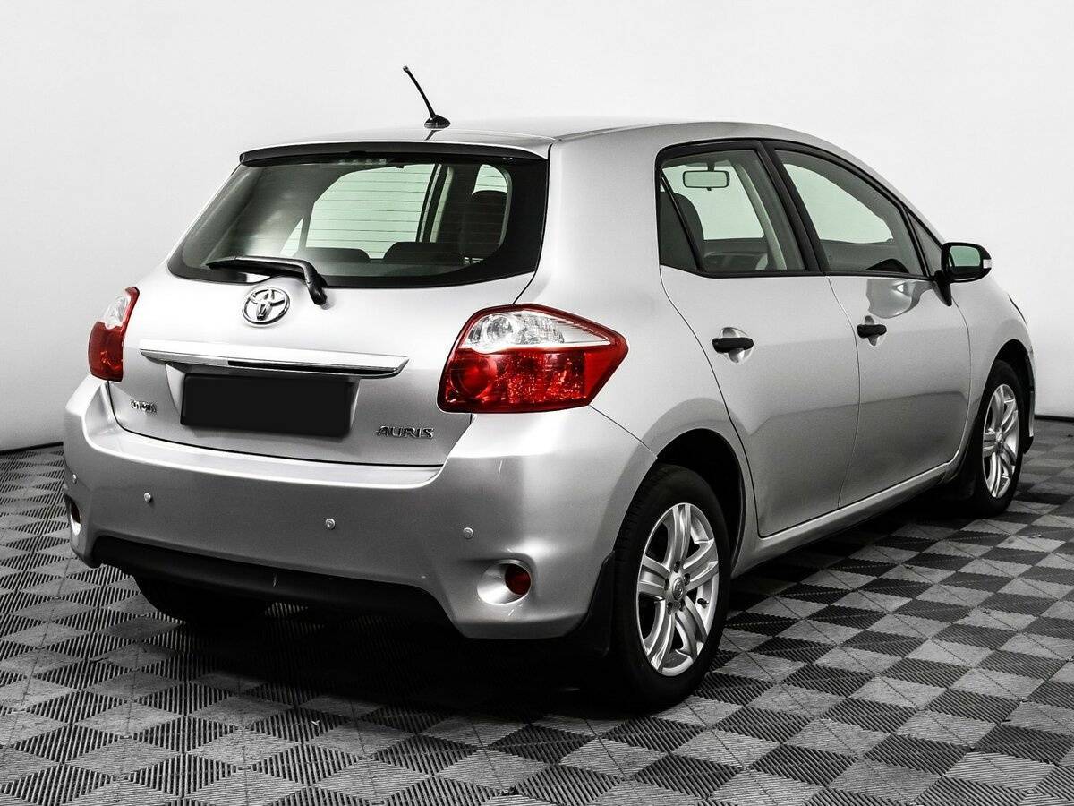 Toyota Auris с пробегом — 2011 год. Фото: #4