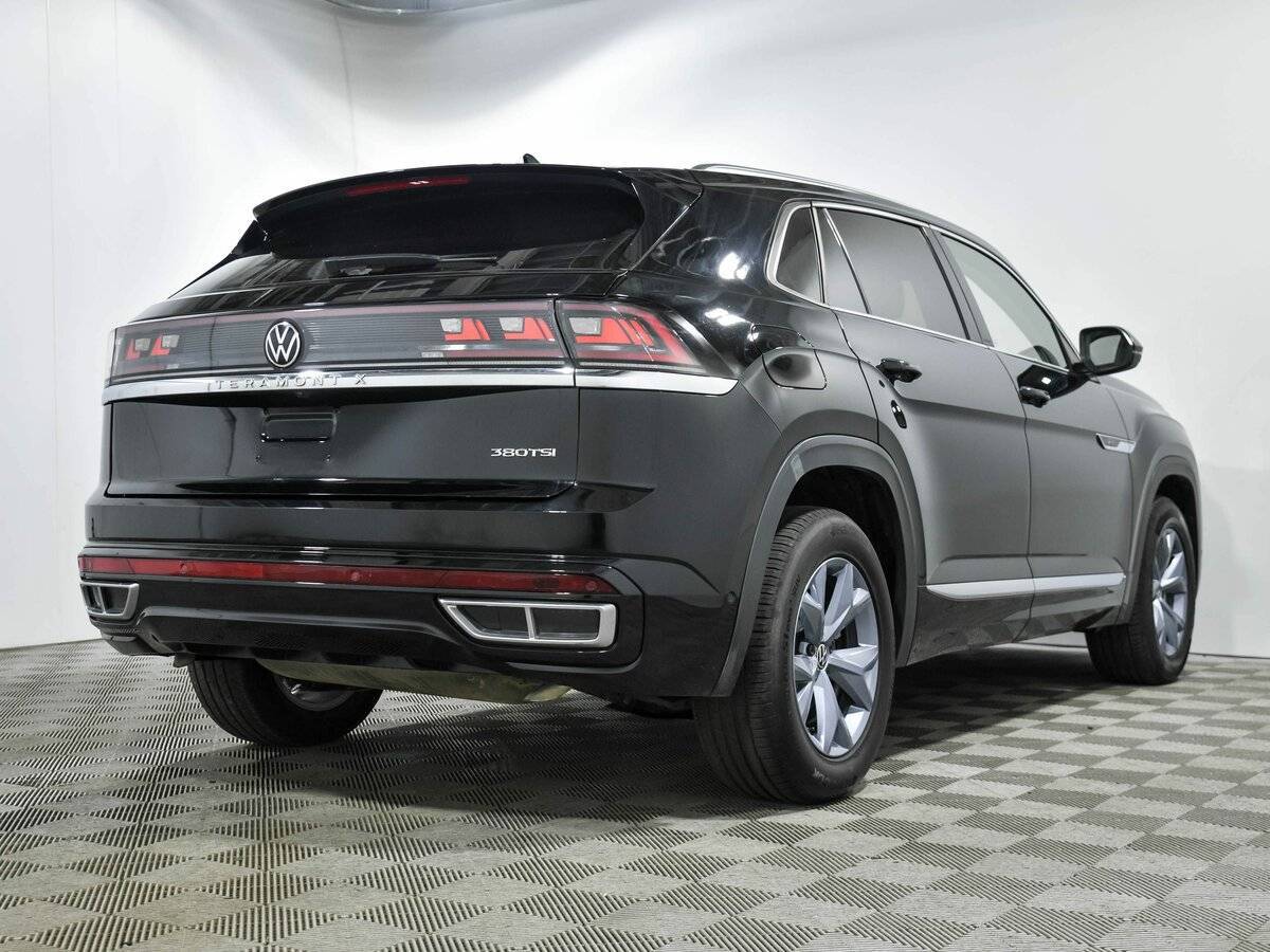 Volkswagen Teramont с пробегом — 2023 год. Фото: #3