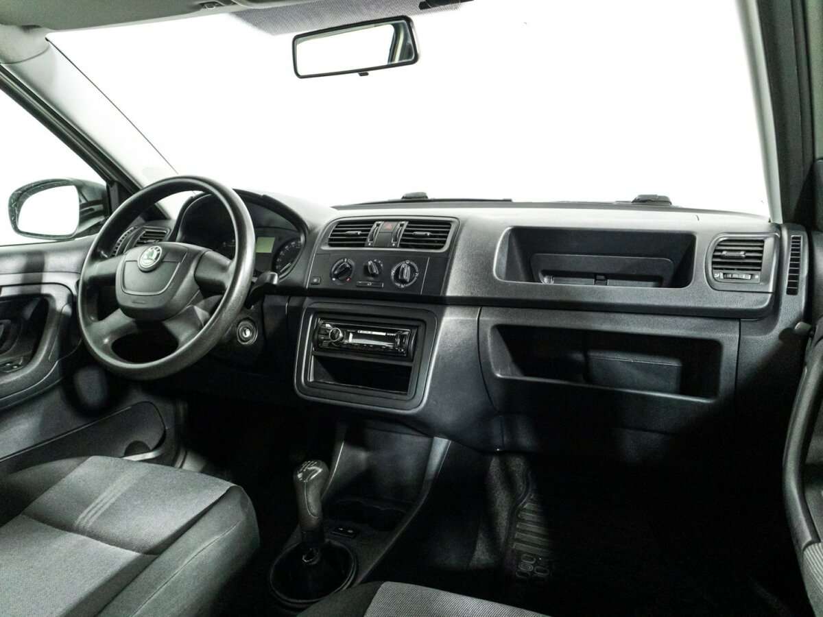 Skoda Fabia с пробегом — 2011 год. Фото: #8