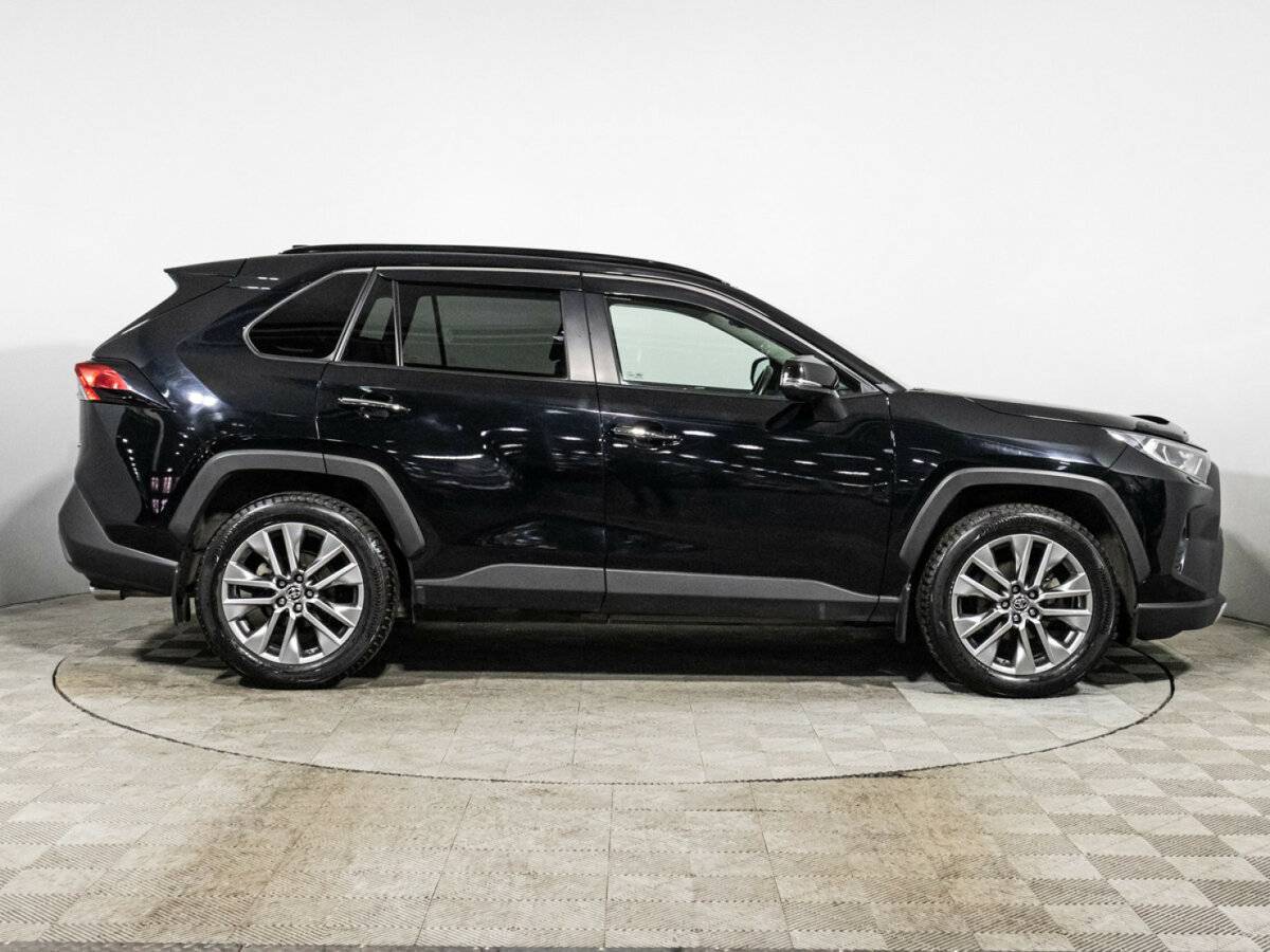 Toyota RAV4 с пробегом — 2020 год. Фото: #3