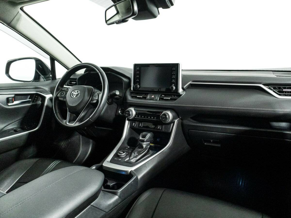 Toyota RAV4 с пробегом — 2020 год. Фото: #8