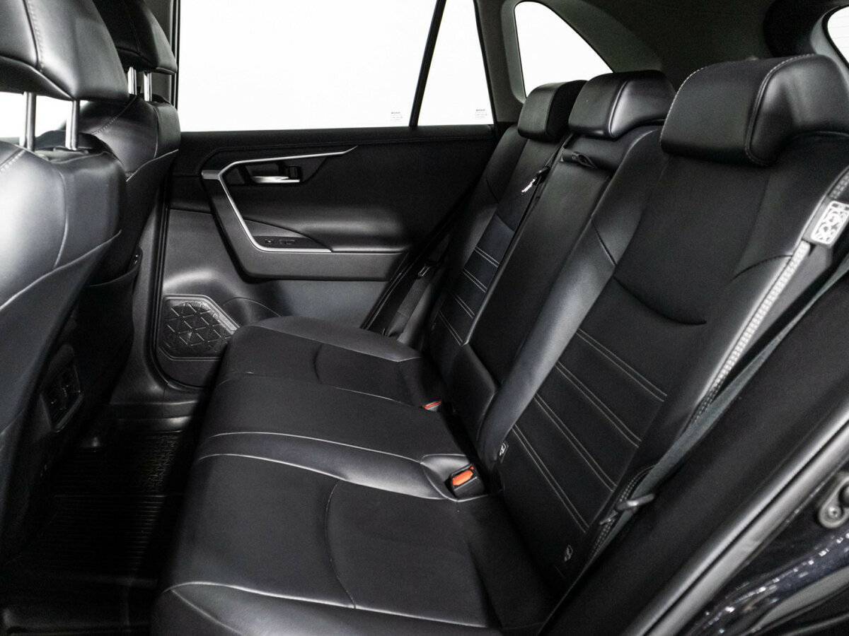 Toyota RAV4 с пробегом — 2020 год. Фото: #9