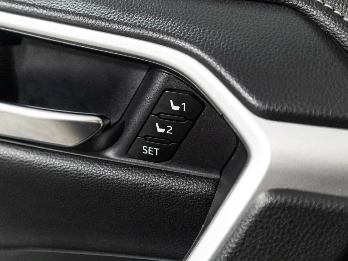 Toyota RAV4 с пробегом — 2020 год. Фото: #17