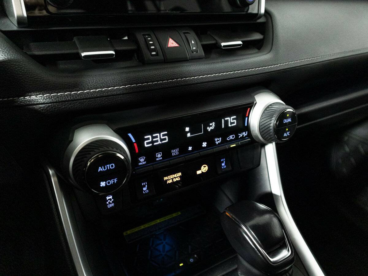 Toyota RAV4 с пробегом — 2020 год. Фото: #20