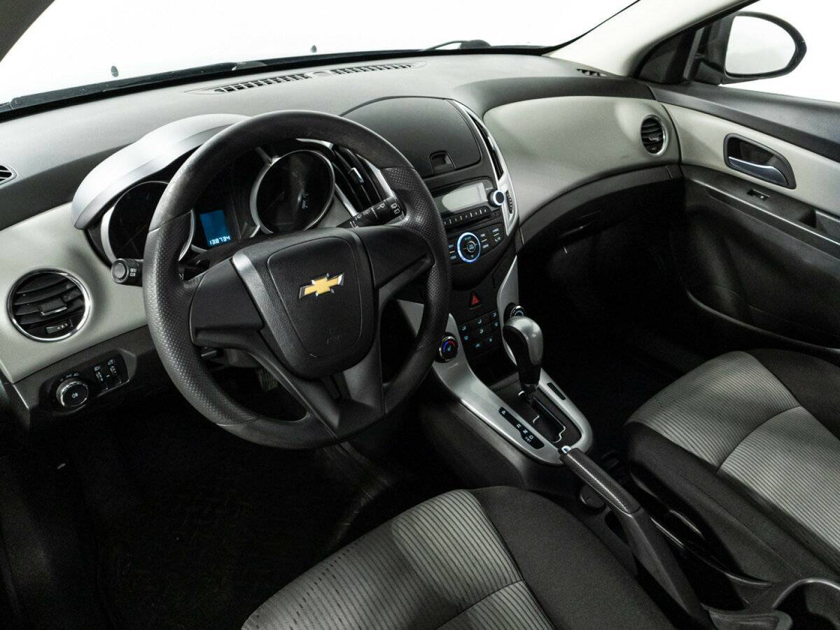 Chevrolet Cruze с пробегом — 2015 год. Фото: #10