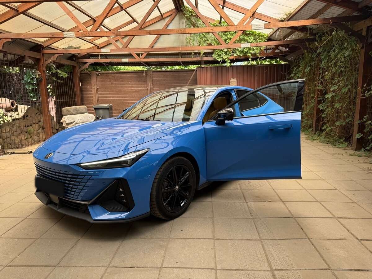 Changan UNI-V с пробегом — 2022 год. Фото: #2