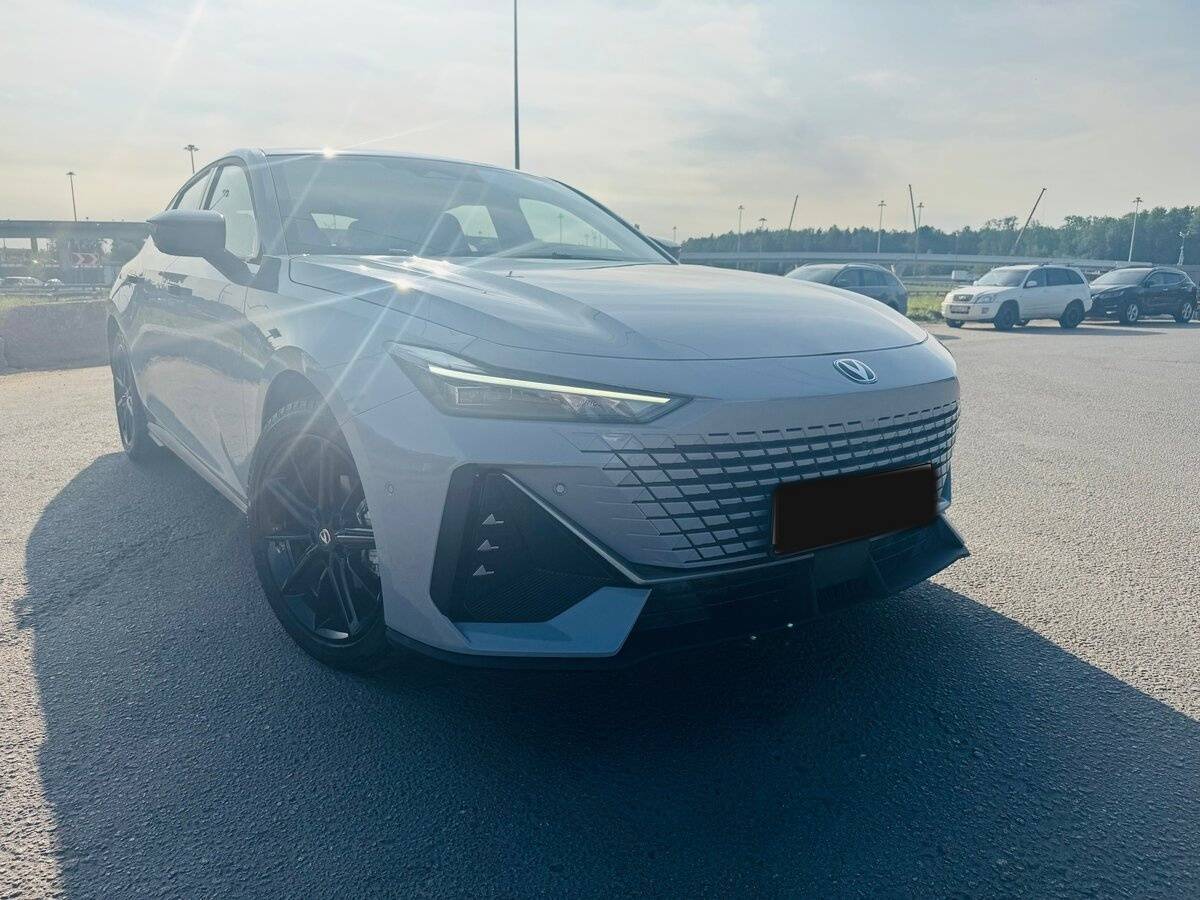 Changan UNI-V с пробегом — 2023 год. Фото: #2