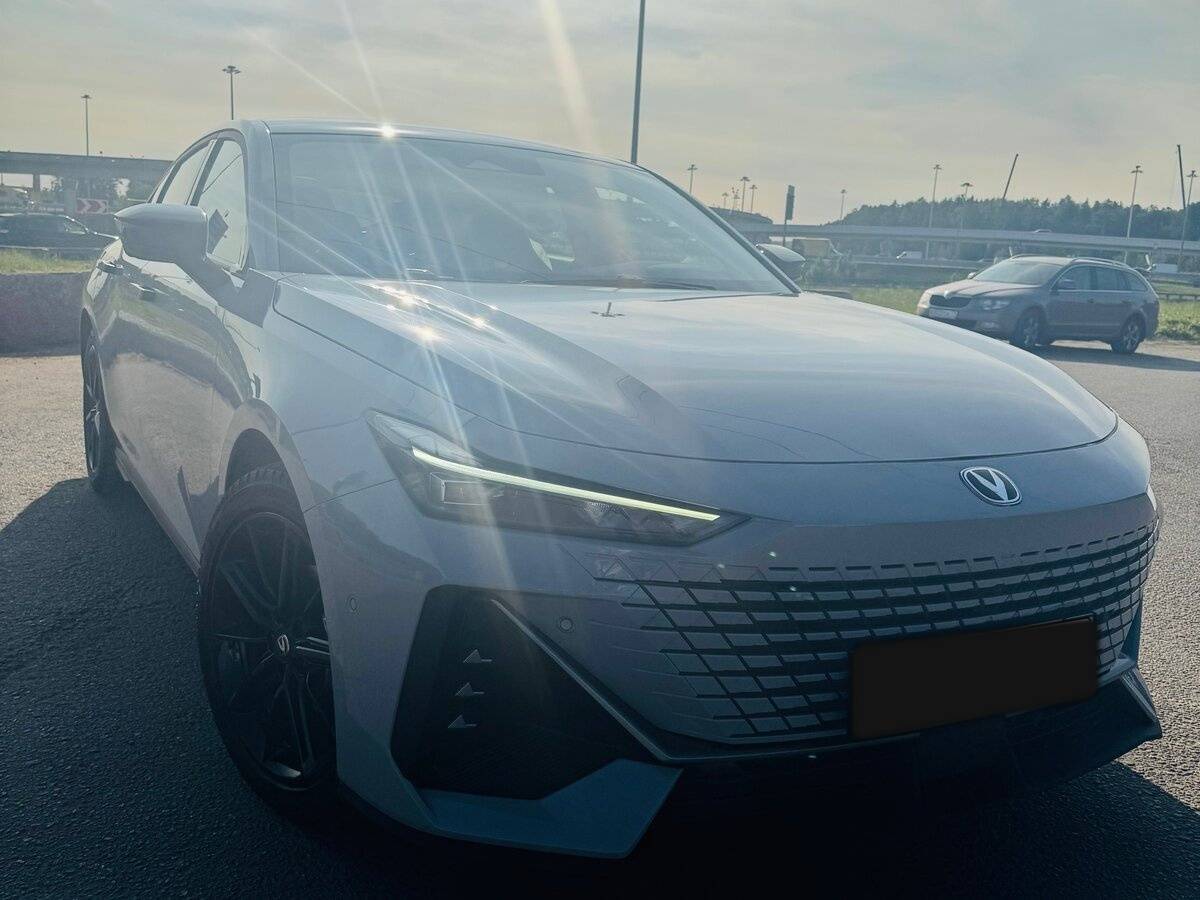 Changan UNI-V с пробегом — 2023 год. Фото: #3