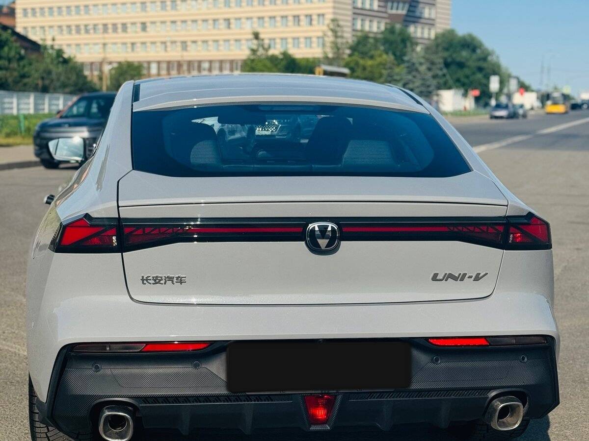 Changan UNI-V с пробегом — 2023 год. Фото: #5