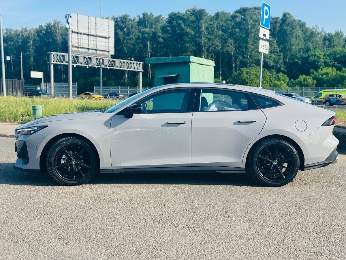 Changan UNI-V с пробегом — 2023 год. Фото: #6