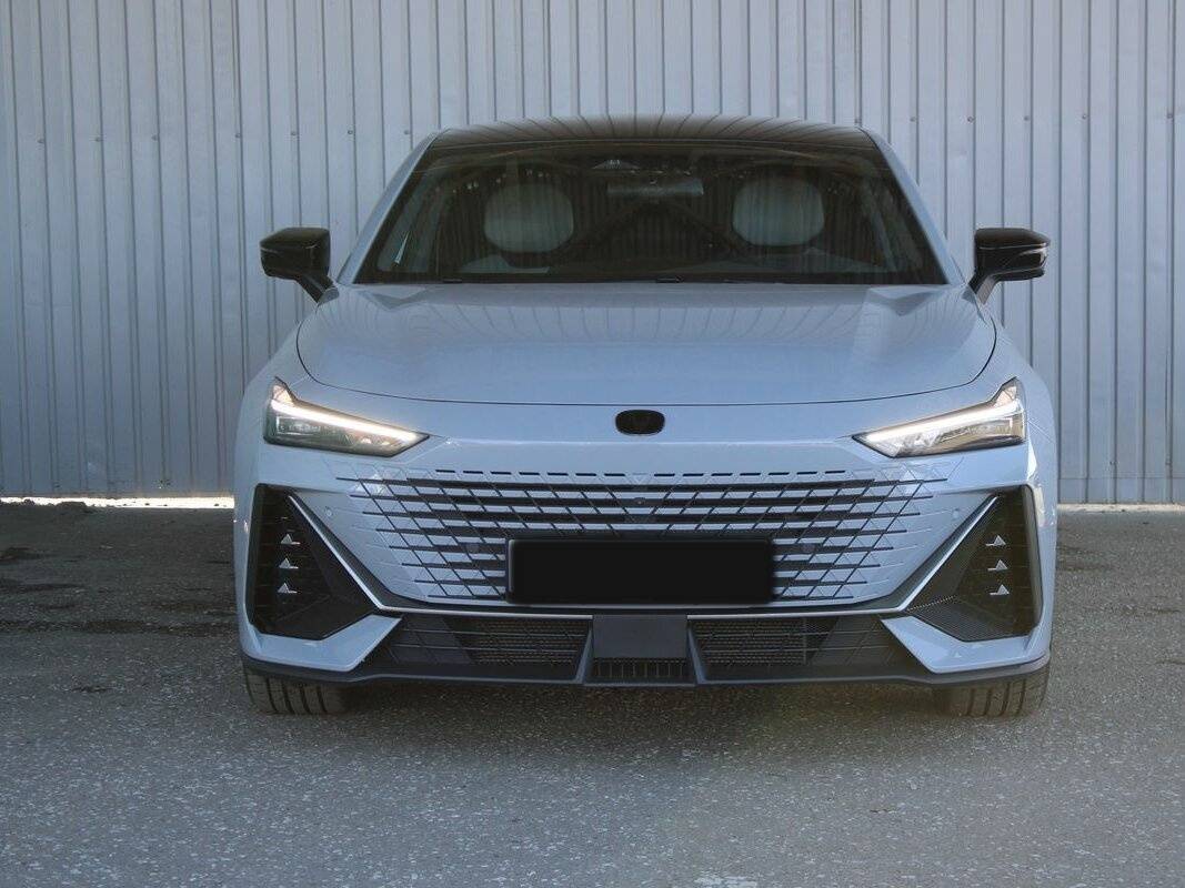 Changan UNI-V с пробегом — 2023 год. Фото: #1