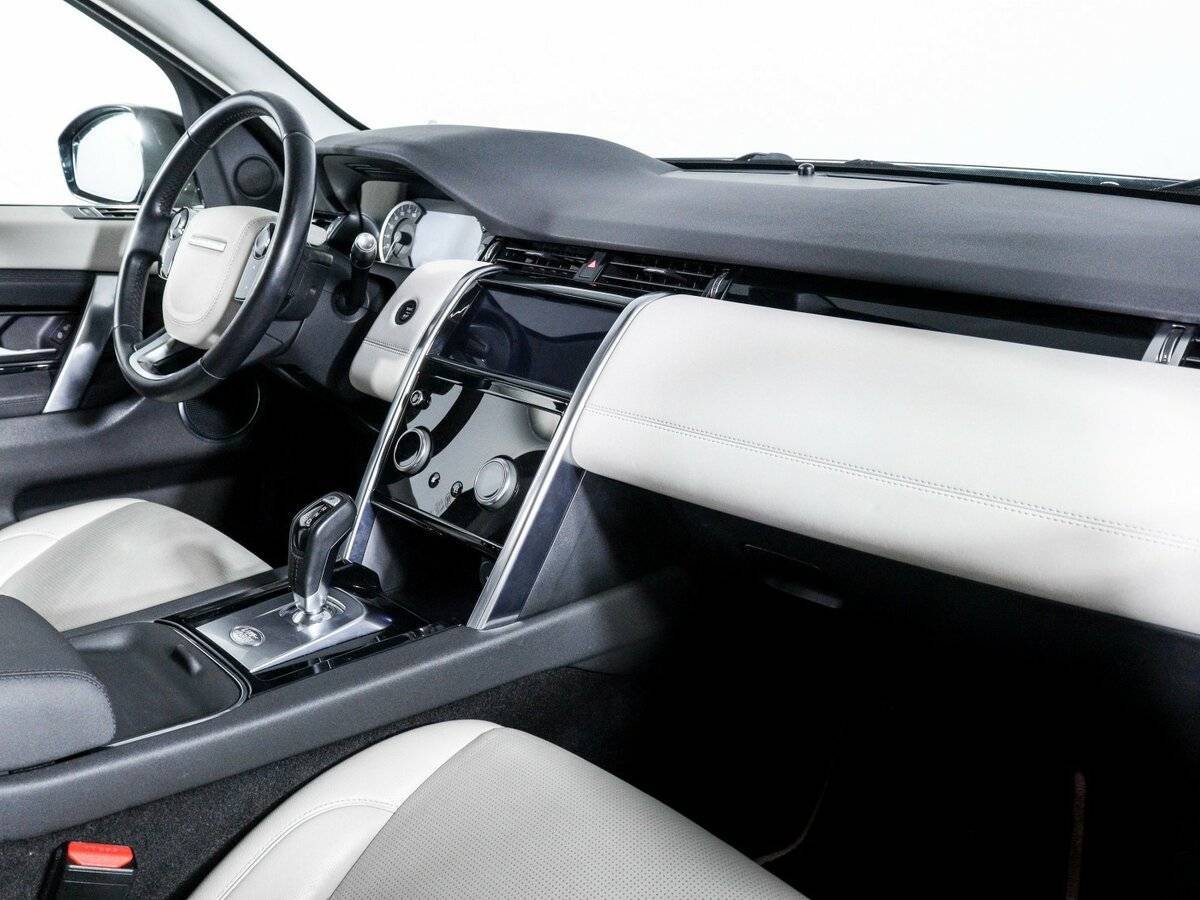 Land Rover Discovery Sport с пробегом — 2019 год. Фото: #8