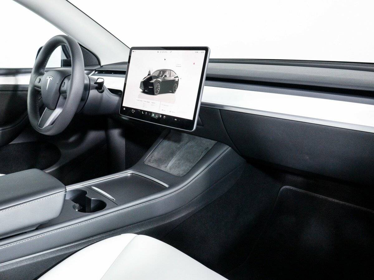 Tesla Model Y с пробегом — 2022 год. Фото: #8