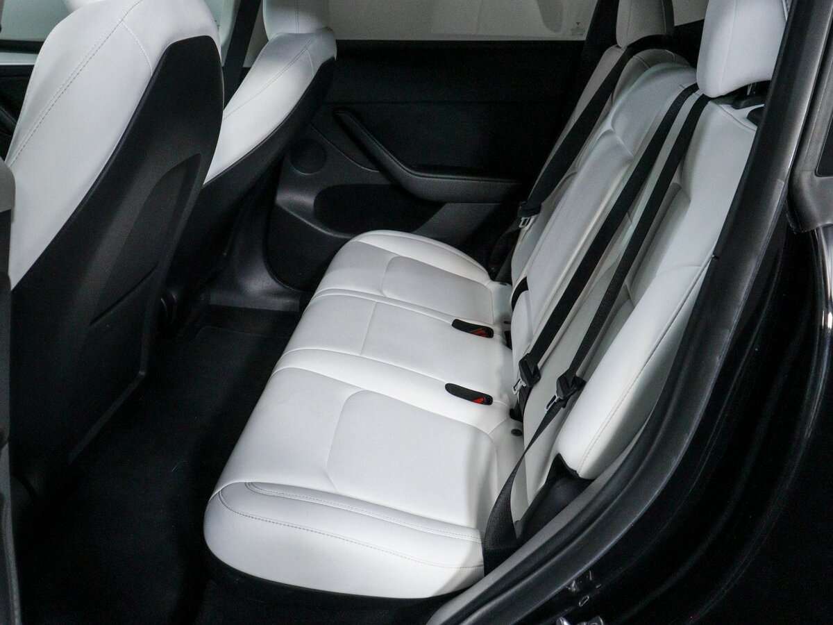 Tesla Model Y с пробегом — 2022 год. Фото: #9